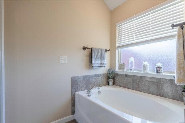 Building Photo - 820 Sunset Ct