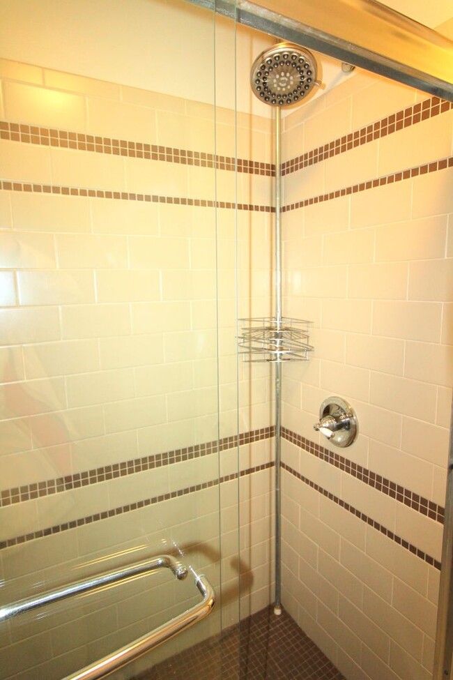 Building Photo - (Coming Soon) 2 Bedroom Condo In South Park!