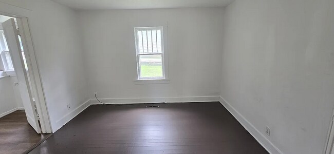 Building Photo - 2062 N Albertha Ave