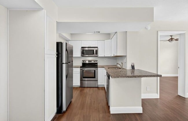 Building Photo - TWO BEDROOM TWO BATHROOM!!  WATERFRONT COMMUNITY
