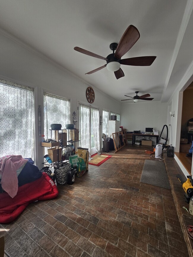 Building Photo - 232 Pebble Glen Dr