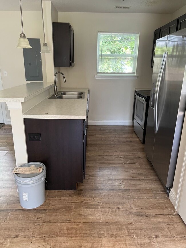 Building Photo - Oak St Duplex