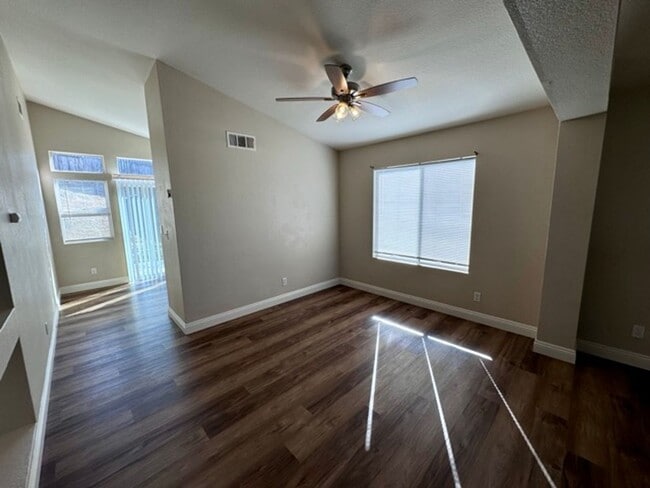 Building Photo - 3 bedroom Temecula home available for LEASE!