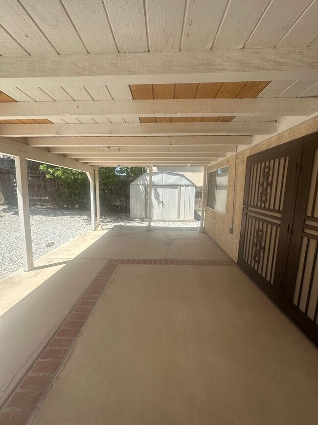 Building Photo - 5 BEDROOM, 2 STORY,SPACIOUS VICTORVILLE HOME! NEAR MALL!