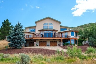 Building Photo - Private Hillside Ranch Home Available Wint...