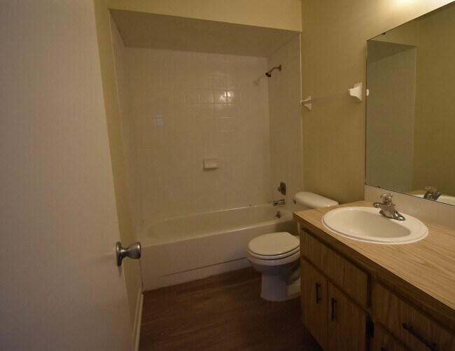Building Photo - APOPKA: 3 bed/2 bath POOL HOME - AVAILABLE...