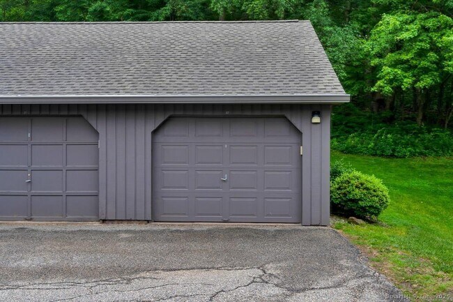 Building Photo - 148 Conestoga Way