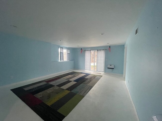 Building Photo - Four Bedroom Home in Portage