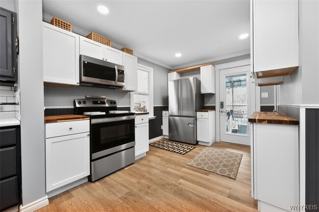 Building Photo - 8726 Point Ave