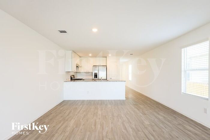 Building Photo - 1347 White Willow