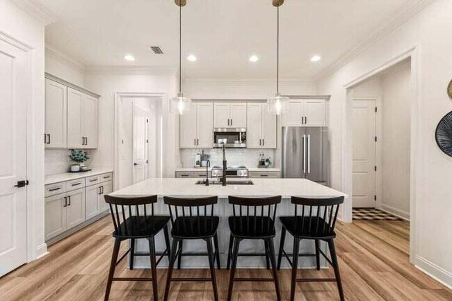 Building Photo - 120 Suwanee Dr