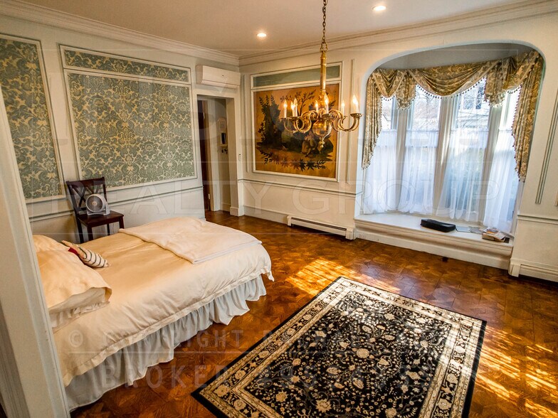 Building Photo - 61 Pond St