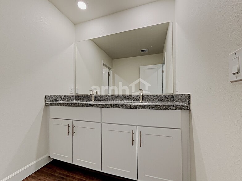 Building Photo - 10378 Beaver Tail St