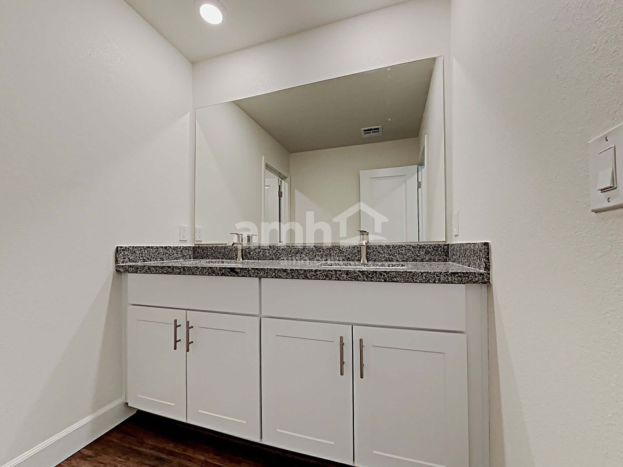 Building Photo - 9617 Harkes Dr