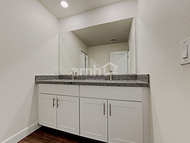 Building Photo - 9573 E Harkes Dr