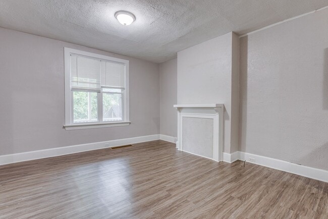 Building Photo - Available August  2026 - Beautiful 2.5 Bedroom, 1 Bath Home in Mt. Washington Area!