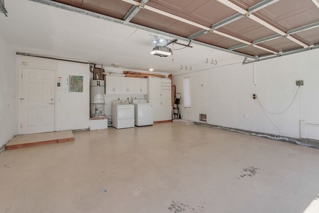 Building Photo - Fantastic ocean views in this spectacular ...