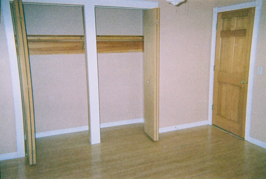 Master Bed - 401 Lewis St