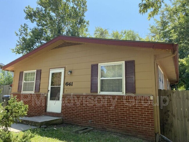 Building Photo - 641 SE 35th St