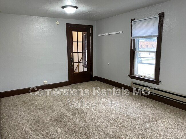 Building Photo - 205 3rd Ave SE