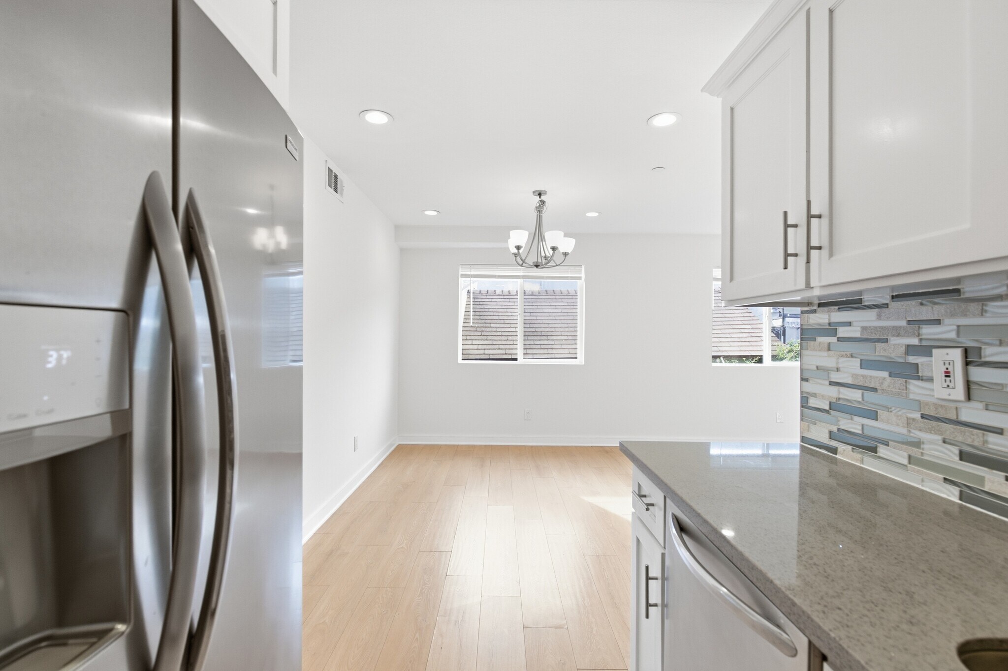 Building Photo - 5646 Lexington Ave