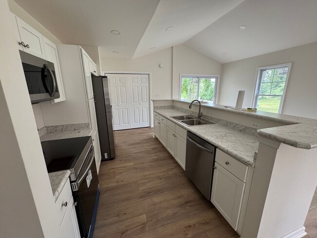 Building Photo - New construction 3 bed 2 bath with spaciou...