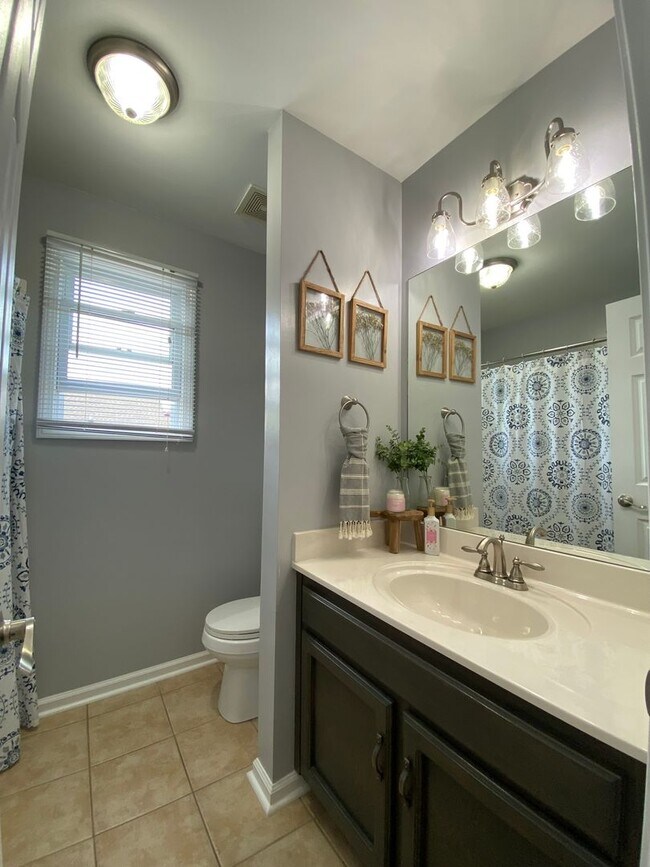 Building Photo - 3672 Fieldstone Dr