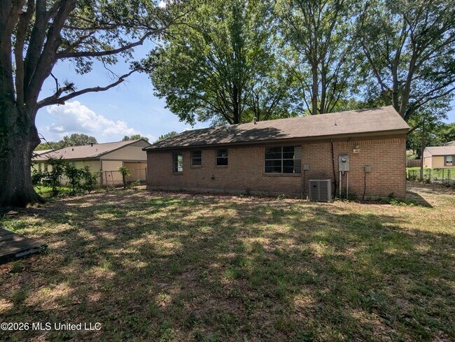 Building Photo - 6480 Forest Glen Dr