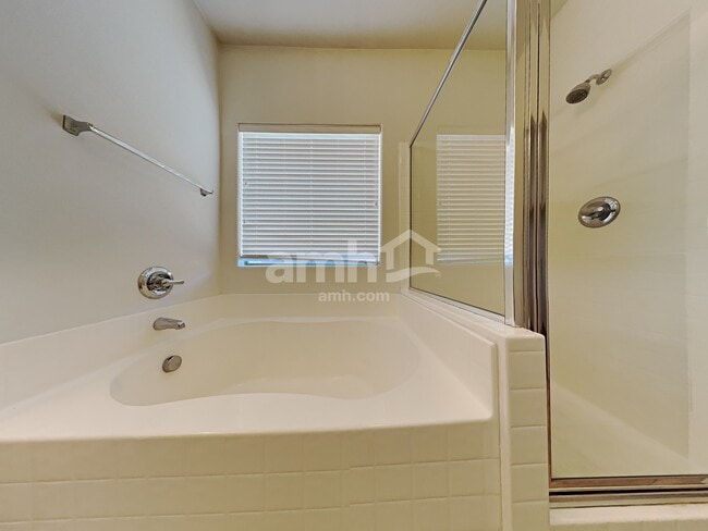 Building Photo - 15954 W Port Royale Ln