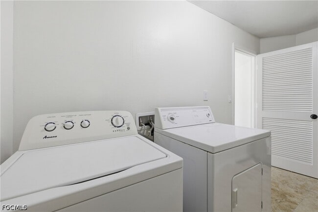 Building Photo - 600 Squire Cir