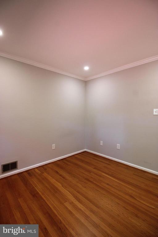 Building Photo - 102 Yeonas Dr SE