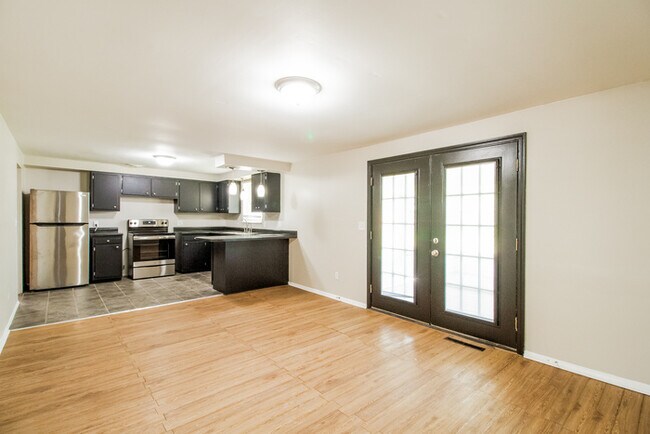 Building Photo - Comfort Meets Convenience in This 4-Bedroo...