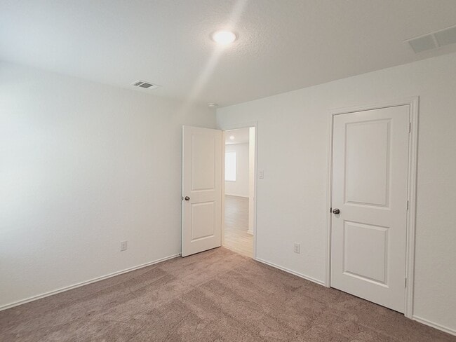 Building Photo - Beautiful 3/2 located in Marion, Tx