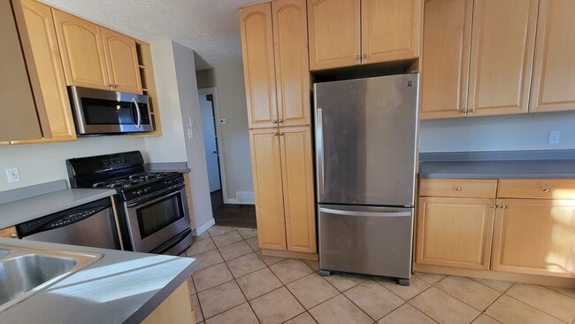 Building Photo - 1107 Topaz Dr