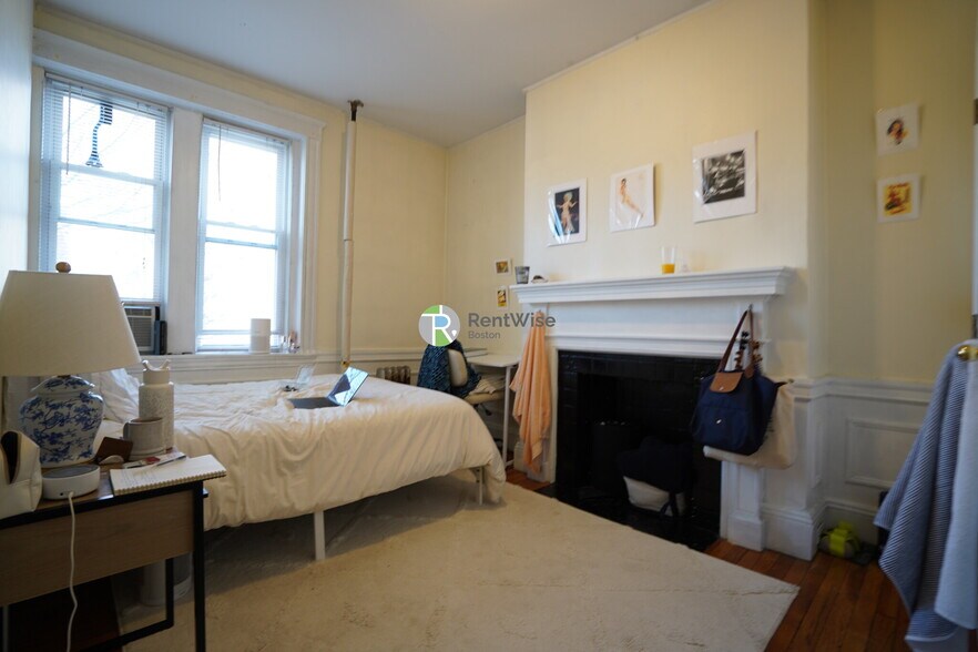 Building Photo - 62 Egmont St