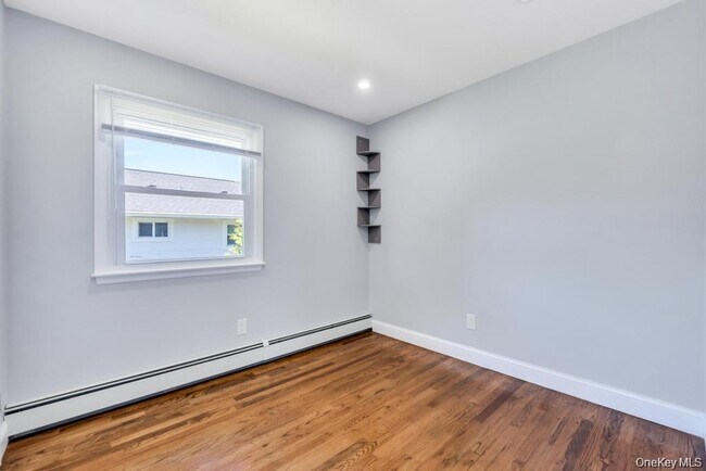 Building Photo - 220 Adirondack Dr