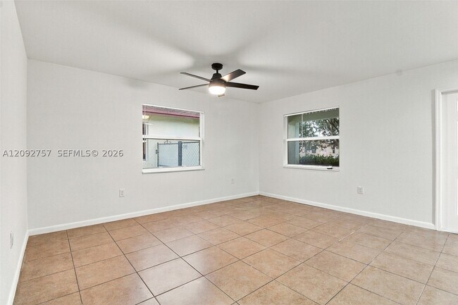 Building Photo - 209 NE 35th St