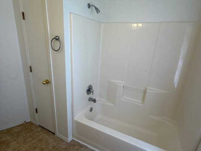 Building Photo - Great 3 Bedroom 2 Bathroom home for $1295!
