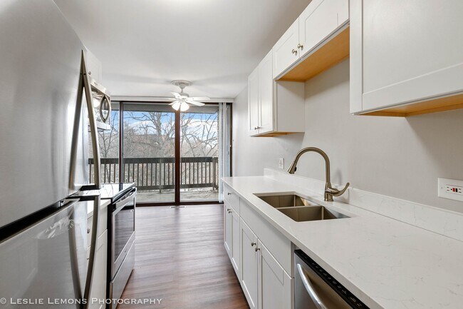 Building Photo - 5700 Hillcrest Ln