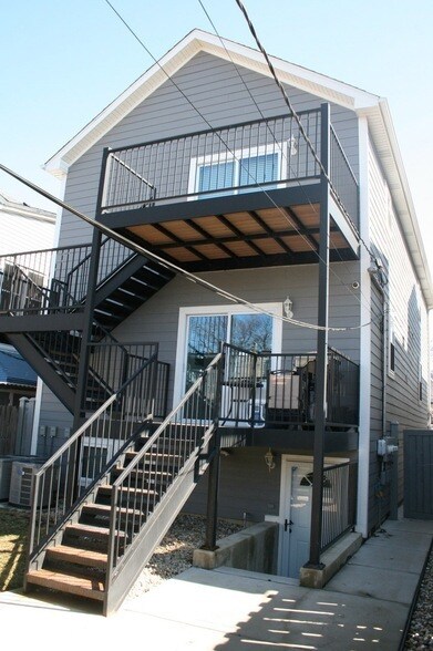 Building Photo - 3706 N Drake Ave