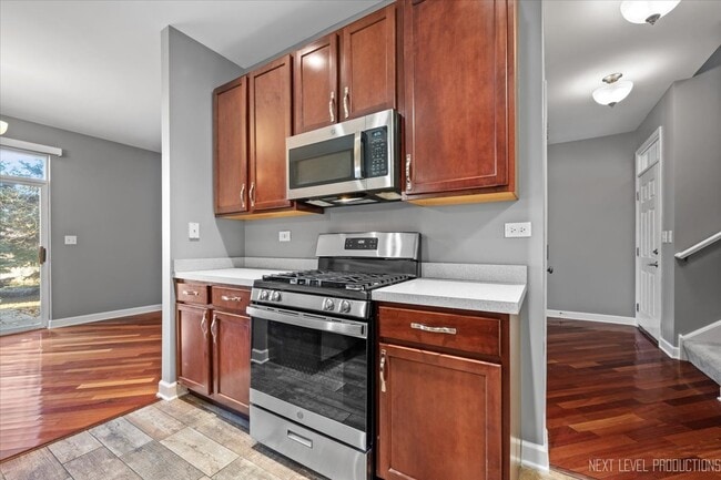 Building Photo - 450 Majestic Ln