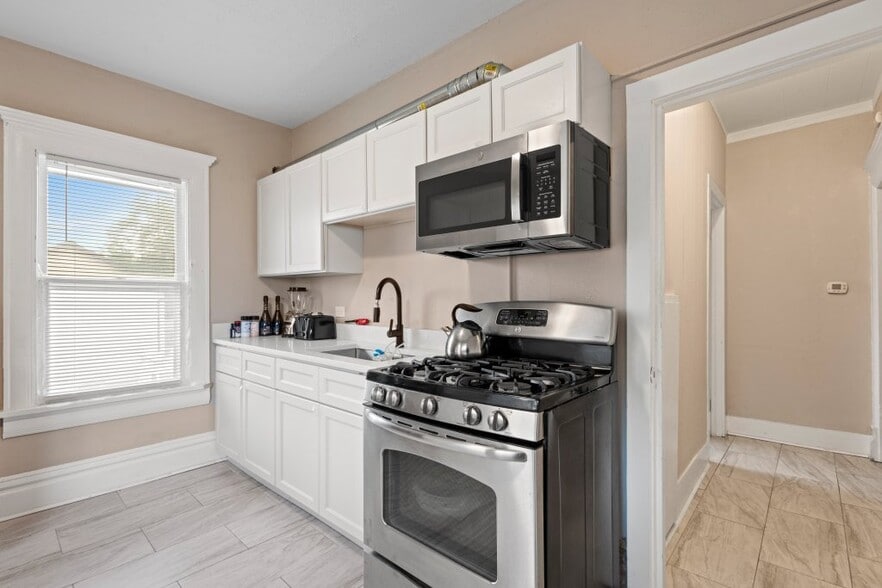 Building Photo - 450 W Galena Blvd