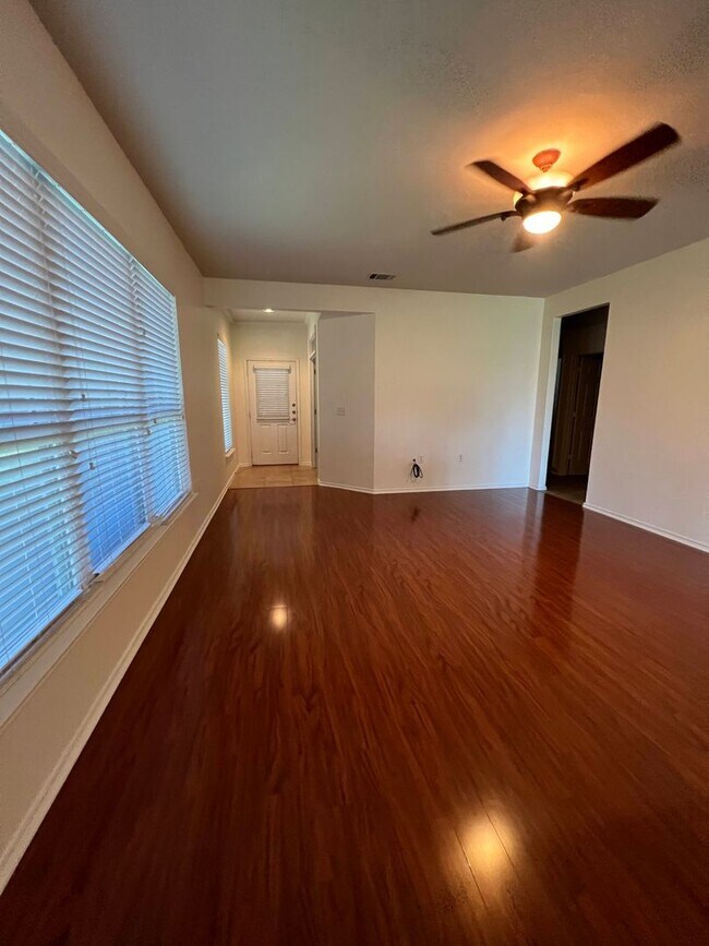 Building Photo - 815 Prairie Grass Ln