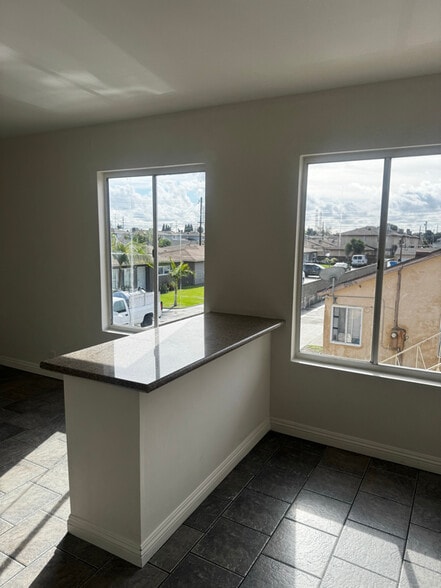 Building Photo - 9506 Ramona St