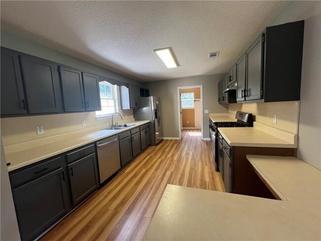 Building Photo - 313 Ridge Hill Cir