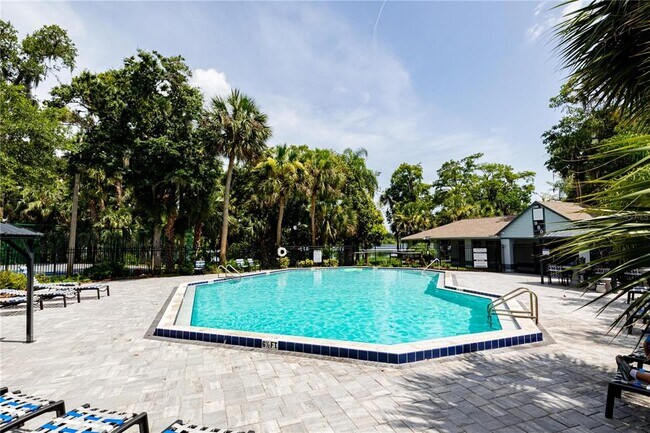 Building Photo - 1404 Northlake Dr