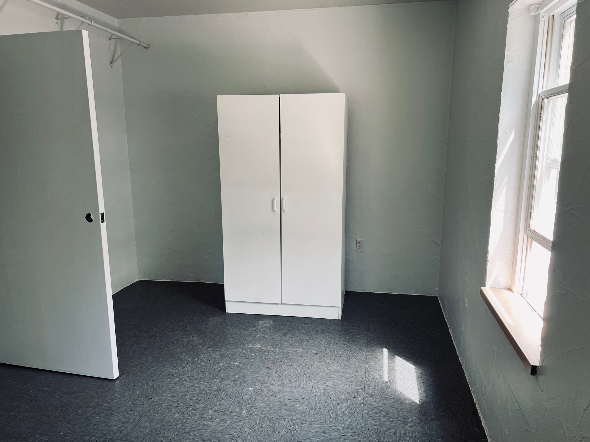 Building Photo - 223 N Lincoln St