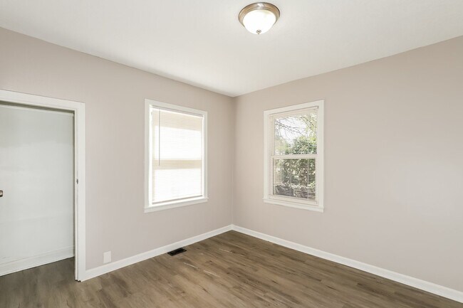 Building Photo - 3810 E 53rd Terrace