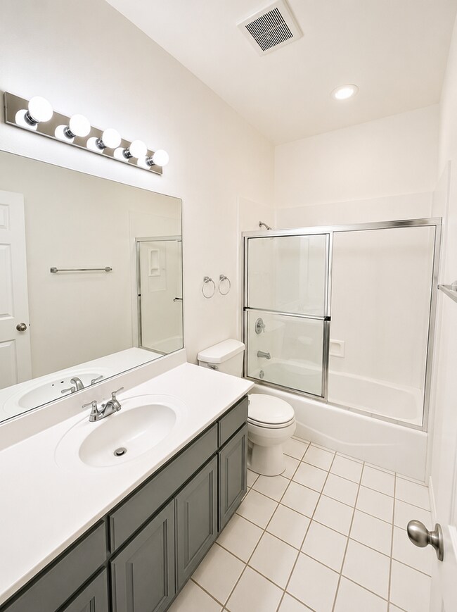 Building Photo - Coastal Living at It's Best! Pacific Beach Townhome with Incredible Rooftop Views!