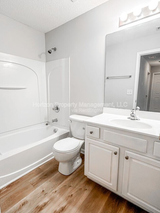 Building Photo - 139 Riverstone Commons Cir